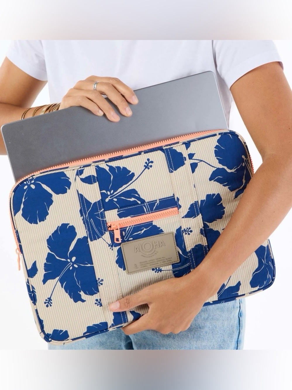 NWT ALOHA Collection Navy/Tan Floral Laptop Sleeve with Peach Zip - Picture 2 of 6